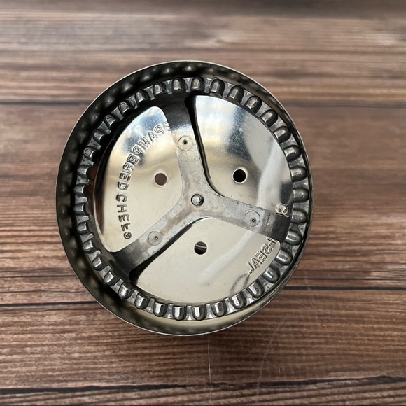 2/$20 Pampered Chef Cut-N-Seal - Picture 3 of 3